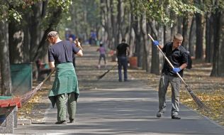 Cleaning of Syrets Park in Kiev