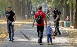 Cleaning of Syrets Park in Kiev