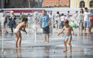 Children in the fountain