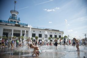 Children in the fountain