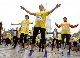 Warm up participants of run