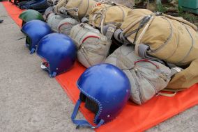 Backpacks parachute