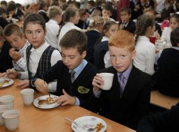 Schoolchildren in the cafeteria