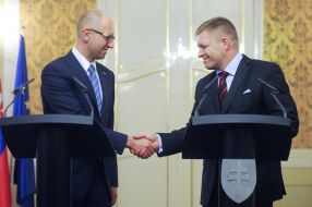 Arseniy Yatsenyuk and Robert Fico