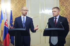 Arseniy Yatsenyuk and Robert Fico