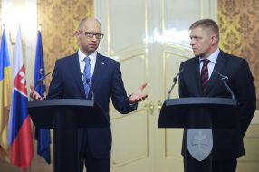 Arseniy Yatsenyuk and Robert Fico
