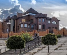 Будинок на Оболонській набережній 