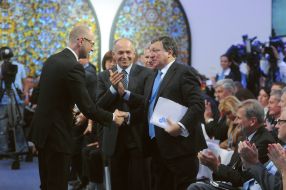 Arseniy Yatsenyuk, Viktor Pinchuk and Jose Manuel Barroso