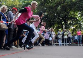 Учасниці забігу на шпильках