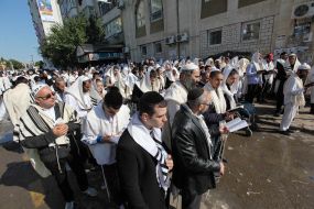 Hasidim in Uman