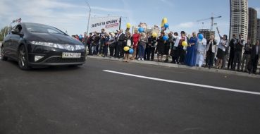 The opening of an interchange on the street. Honore de Balzac