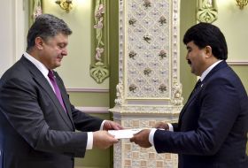 Fayzullo Kholboboev and Petro Poroshenko