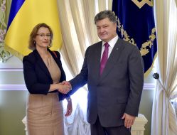 Isabelle Dumont and Petro Poroshenko