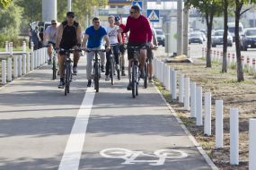Vitali Klitschko rides a bicycle