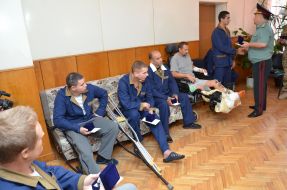 Степан Полторак нагородив військових у госпіталі