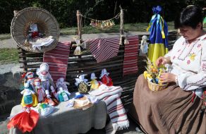 Fair in Peyzazhna Alley