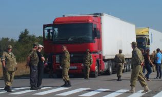 Blocking roads at the "Kalanchak" checkpoint