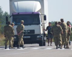 Blocking roads at the "Kalanchak" checkpoint