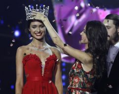 Awarding of winner of "Miss Ukraine 2015"