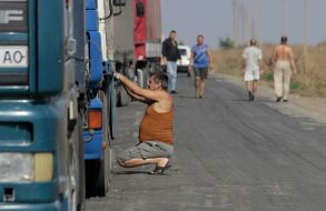 Trucks near the "Chaplynka" checkpoint