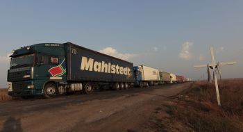 Trucks near the "Chaplynka" checkpoint