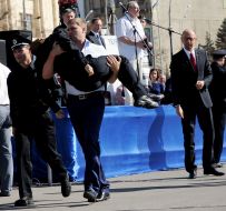 Woman police officer lost consciousness