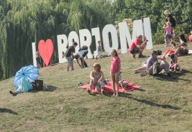 People relax during the festival "Big Georgian feast"