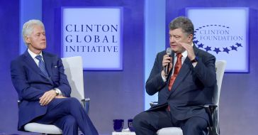 Petr Poroshenko and Bill Clinton