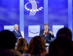 Petr Poroshenko and Bill Clinton