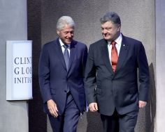 Petr Poroshenko and Bill Clinton