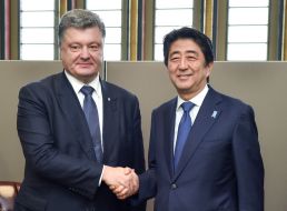 Petro Poroshenko and Shinzo Abe