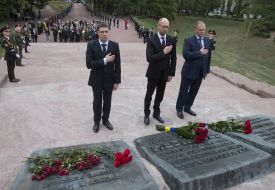 Vyacheslav Kyrylenko, Arseniy Yatsenyuk and Volodymyr Shandra