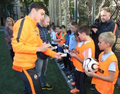 Maxim Malysh with children