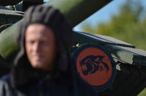 Военнослужащий