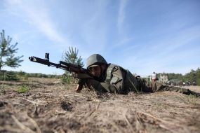 Военнослужащий