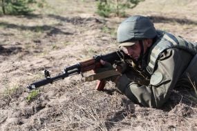 Военнослужащий