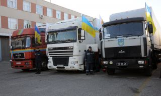 Грузовики с гуманитарной помощью