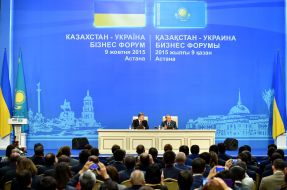 Petro Poroshenko and Nursultan Nazarbayev at business forum