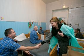 Марина Порошенко посетила военный госпиталь