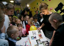 Марина Порошенко представила проект «Книга Мира»