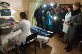 Марина Порошенко посетила военный госпиталь