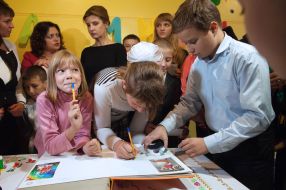 Марина Порошенко представила проект «Книга Мира»