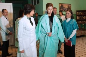 Марина Порошенко посетила военный госпиталь