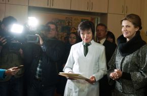 Марина Порошенко посетила военный госпиталь