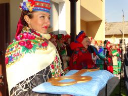 Handing the keys to the apartments to servicemen