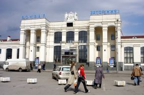 Барельеф на здании вокзала