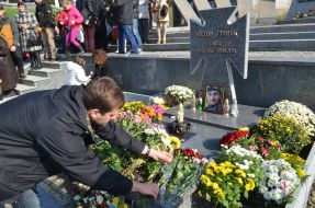 Відкриття пам’ятника на могилі Віктора Гурняка