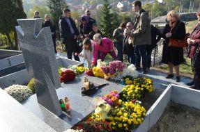 Відкриття пам’ятника на могилі Віктора Гурняка