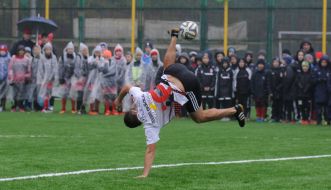 Performances of athletes at football freestyle