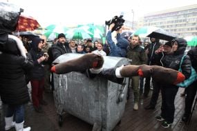 Representatives of the "UKROP" picket the CEC